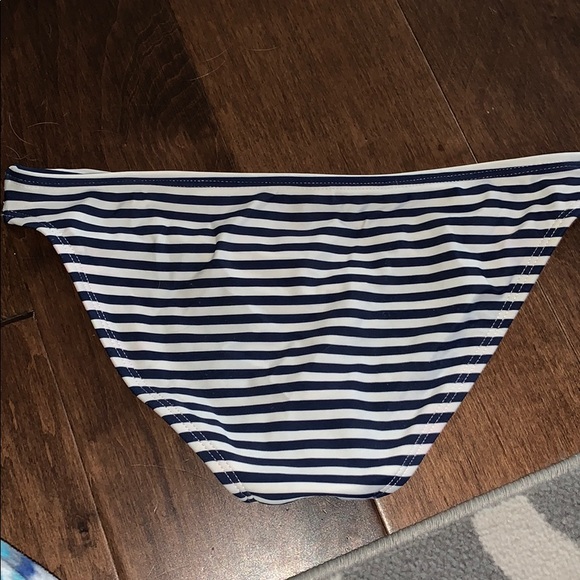 Bikini - Picture 2 of 4